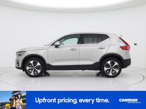 2025 Volvo XC40 B5 Plus Bright Theme