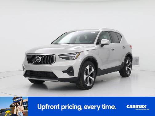 2025 Volvo XC40 B5 Plus Bright Theme