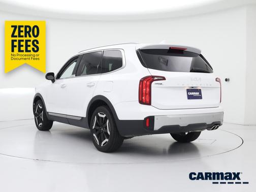 White 2024 Kia Telluride S