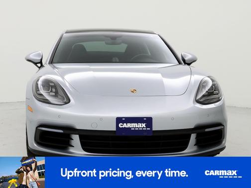 2018 Porsche Panamera 