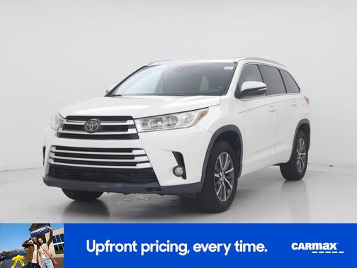 White 2018 Toyota Highlander XLE