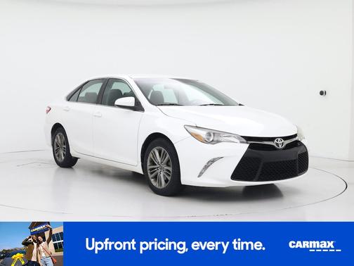 White 2015 Toyota Camry SE