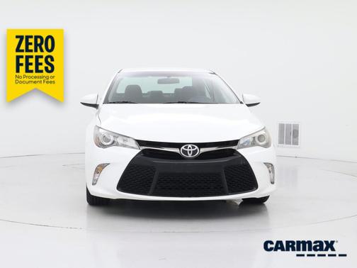 White 2015 Toyota Camry SE