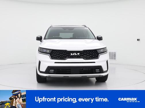White 2023 Kia Sorento SX