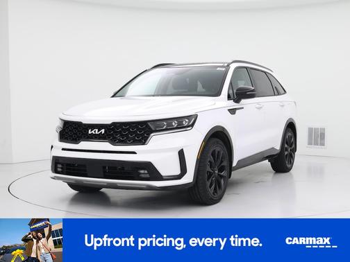 White 2023 Kia Sorento SX