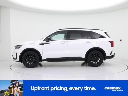White 2023 Kia Sorento SX