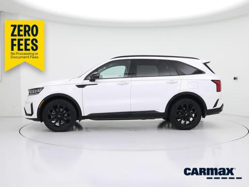White 2023 Kia Sorento SX