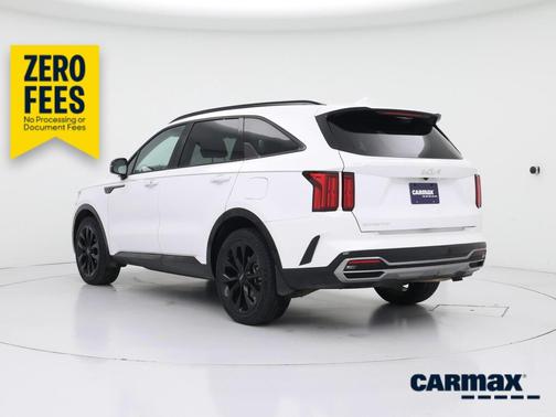 White 2023 Kia Sorento SX