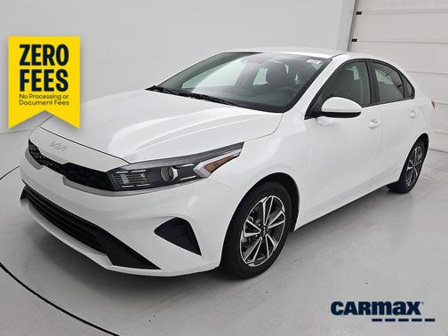 White 2023 Kia Forte LXS