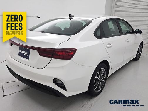 White 2023 Kia Forte LXS