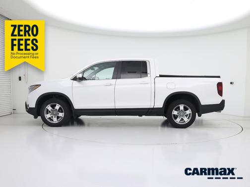 White 2025 Honda Ridgeline RTL