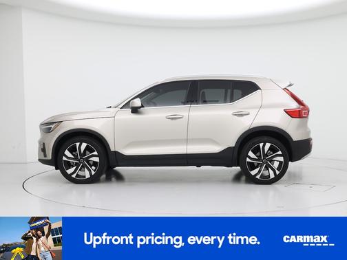 2023 Volvo XC40 B5 Plus Bright Theme