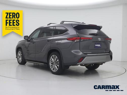 Gray 2022 Toyota Highlander Platinum