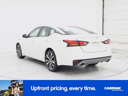 White 2019 Nissan Altima SR