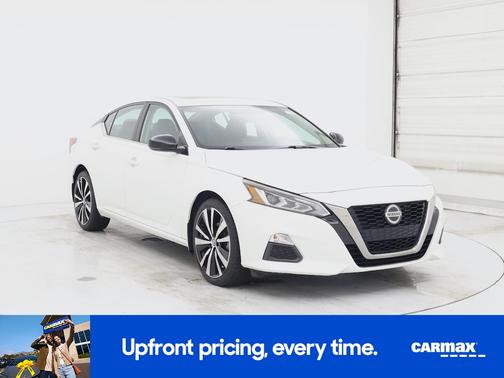 White 2019 Nissan Altima SR