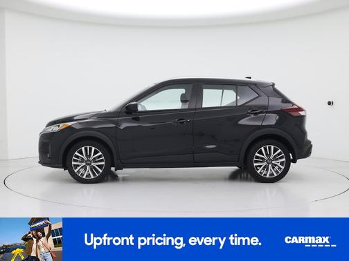 Black 2024 Nissan Kicks SV