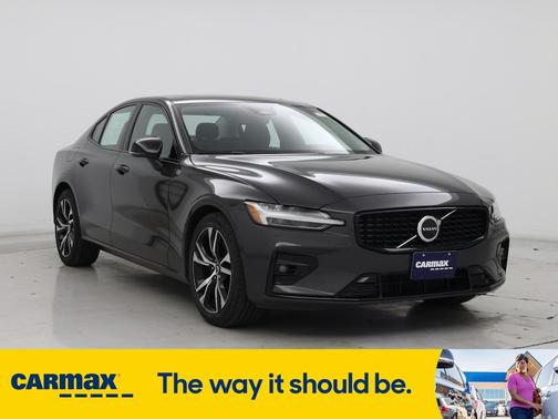2024 Volvo S60 B5 Core Dark Theme