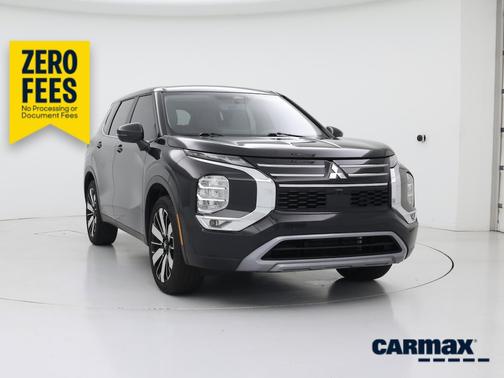 Black 2025 Mitsubishi Outlander SE