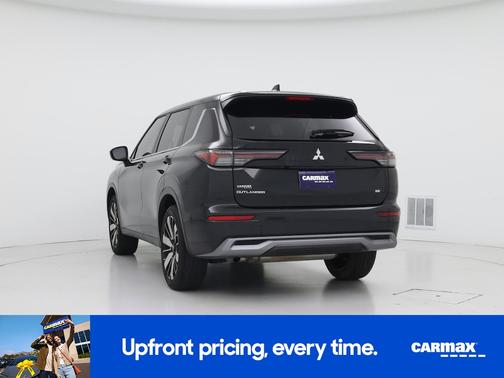 Black 2025 Mitsubishi Outlander SE
