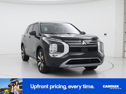 Black 2025 Mitsubishi Outlander SE