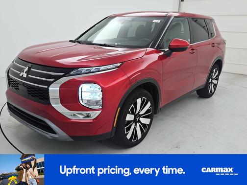 Red 2025 Mitsubishi Outlander SE