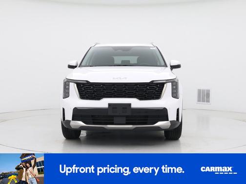 White 2024 Kia Sorento S