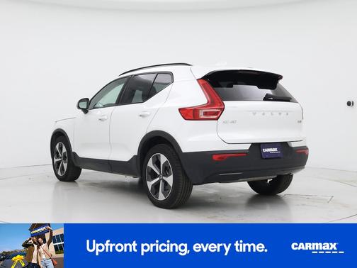2023 Volvo XC40 B5 Plus Dark Theme
