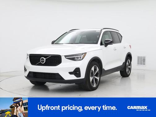 2023 Volvo XC40 B5 Plus Dark Theme