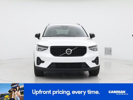 2023 Volvo XC40 B5 Plus Dark Theme