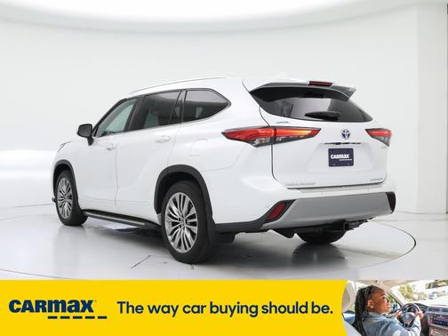 2022 Toyota Highlander Hybrid Platinum