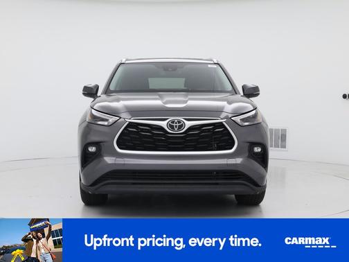 Gray 2022 Toyota Highlander XLE
