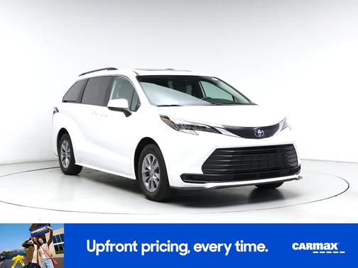 White 2025 Toyota Sienna LE