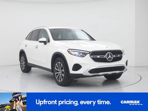 White 2023 Mercedes-Benz GLC 300