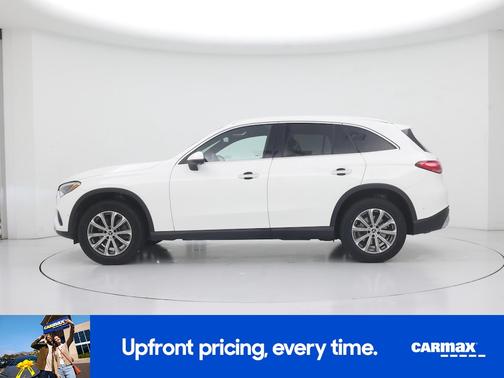 White 2023 Mercedes-Benz GLC 300