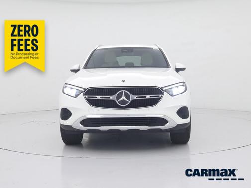 White 2023 Mercedes-Benz GLC 300