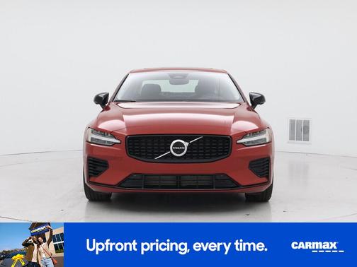 2023 Volvo S60 Recharge Plug-In Hybrid T8 Plus Dark Theme