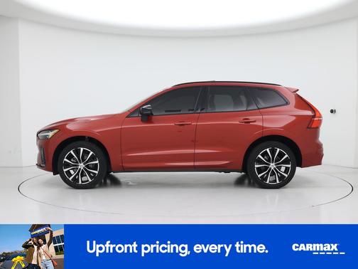 2023 Volvo XC60 B5 Plus Dark Theme