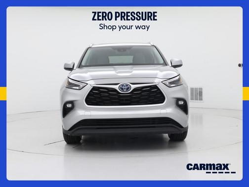 Silver 2023 Toyota Highlander Hybrid XLE