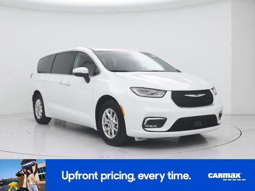 White 2023 Chrysler Pacifica Touring L