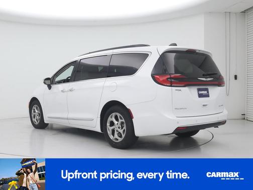 White 2023 Chrysler Pacifica Limited