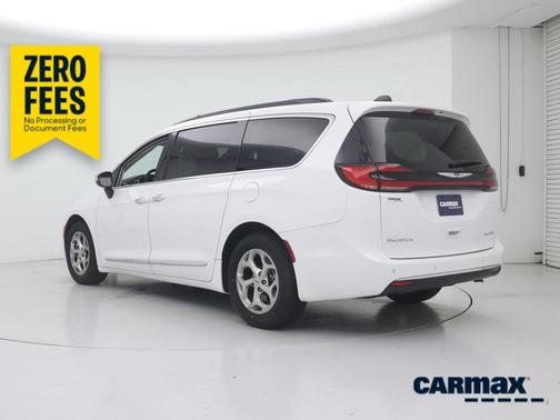 White 2023 Chrysler Pacifica Limited