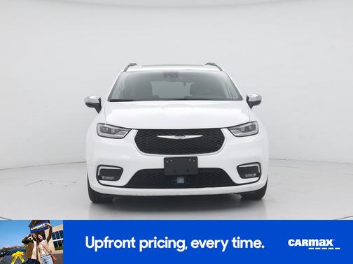 White 2023 Chrysler Pacifica Limited