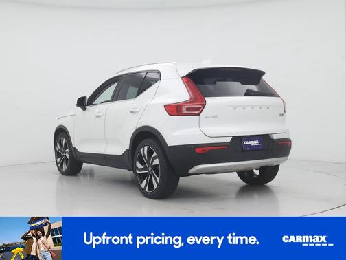 2023 Volvo XC40 B5 Ultimate Bright Theme