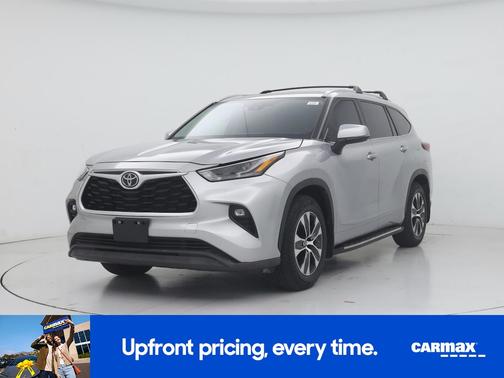 Silver 2022 Toyota Highlander XLE