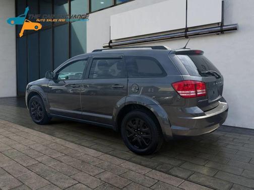 Granite Pearlcoat 2017 Dodge Journey SE