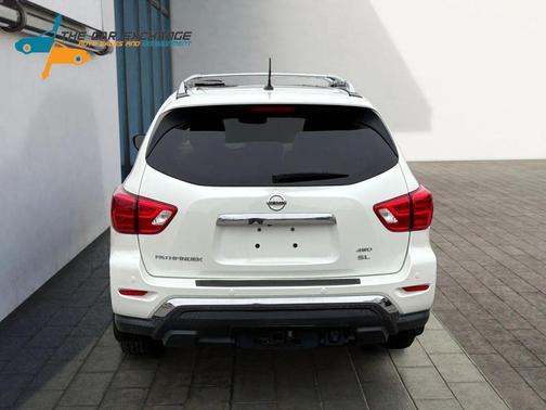 2017 Nissan Pathfinder SL