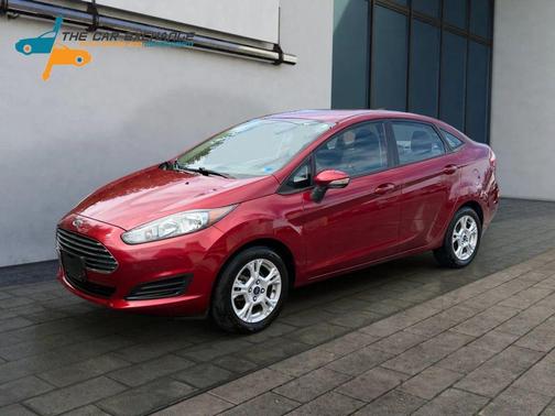 Red 2014 Ford Fiesta SE