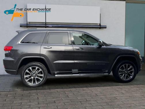 Granite Crystal Metallic Clearcoat 2017 Jeep Grand Cherokee Overland