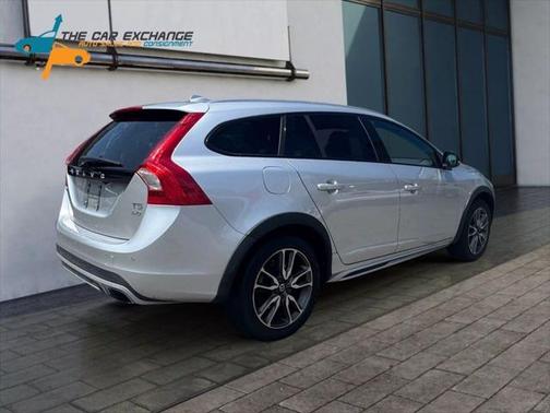 2017 Volvo V60 Cross Country T5
