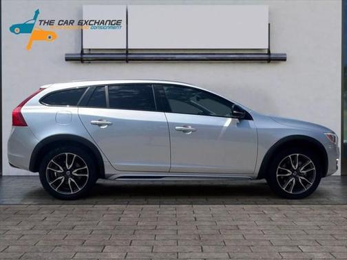 2017 Volvo V60 Cross Country T5